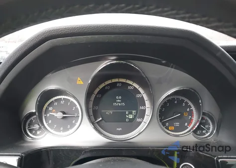 2011 Mercedes-Benz E 350 4Matic z USA, uszkodzony, nr VIN WDDHF8HB3BA374580